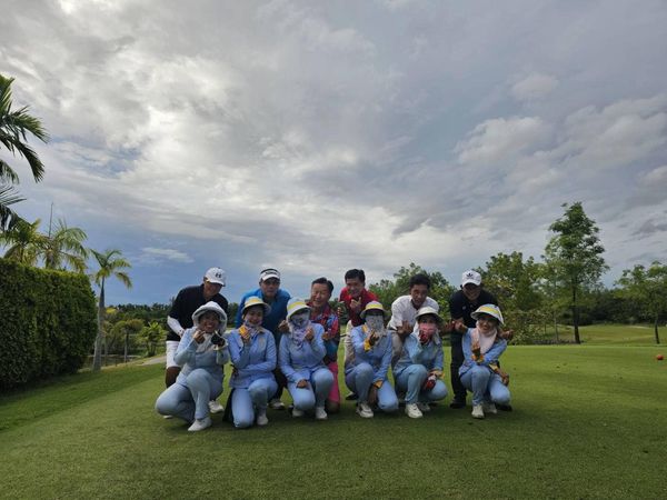 สนามกอล์ฟหริภุญชัย กอล์ฟคลับ 10 people people golfing golf course and grass