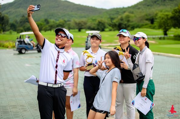 Alpinegolfresort Chiangmai 4 people people golfing golf course and text-5
