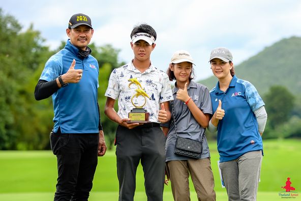 Alpinegolfresort Chiangmai 4 people people golfing golf course and text