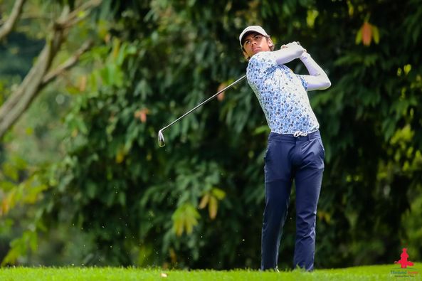 Alpinegolfresort Chiangmai 1 person golfing golf course and text
