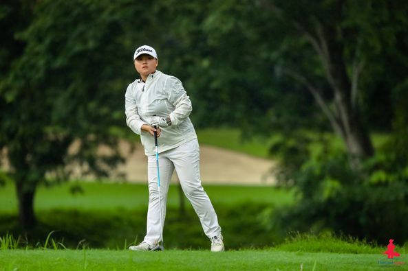 Alpinegolfresort Chiangmai 1 person golfing golf course and text