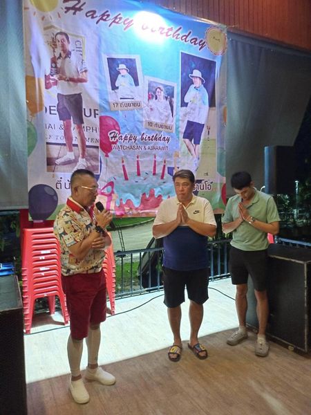 สนามกอล์ฟหริภุญชัย กอล์ฟคลับ 5 people and text