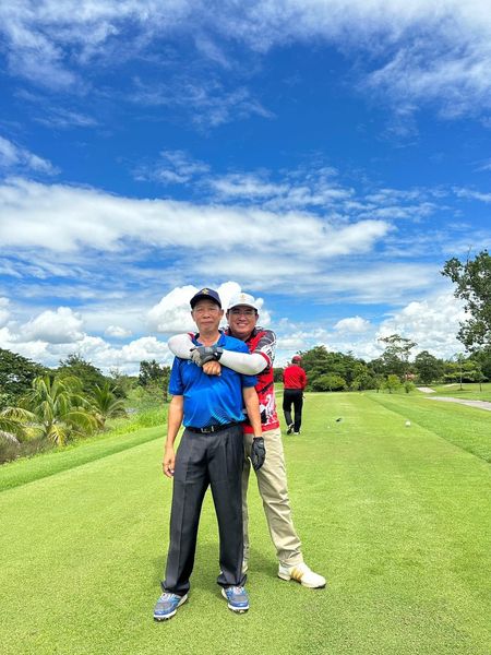 สนามกอล์ฟหริภุญชัย กอล์ฟคลับ 2 people people golfing and golf course