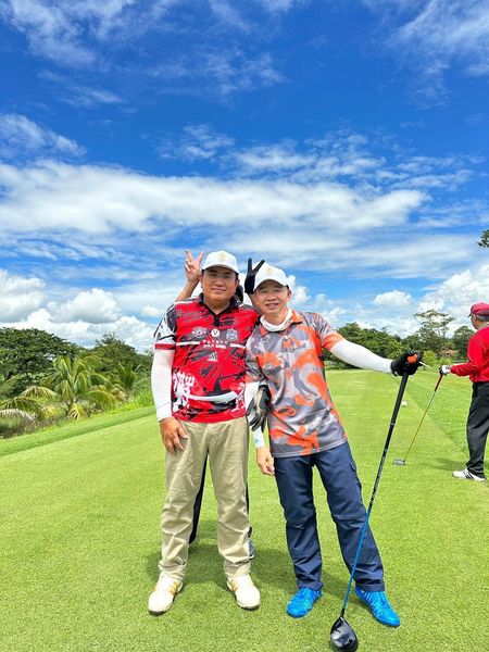 สนามกอล์ฟหริภุญชัย กอล์ฟคลับ 3 people people golfing and golf course