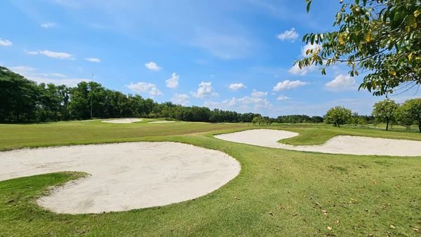 สนามกอล์ฟหริภุญชัย กอล์ฟคลับ golf golf cart golf course and grass