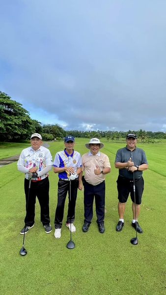 สนามกอล์ฟหริภุญชัย กอล์ฟคลับ 4 people people golfing and golf course