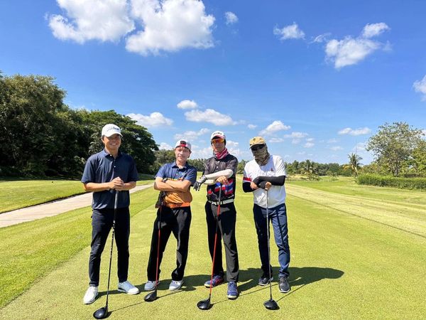สนามกอล์ฟหริภุญชัย กอล์ฟคลับ 4 people people golfing golf cart and golf course