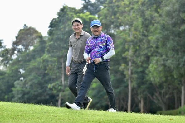 Alpinegolfresort Chiangmai nbsp 1 person golfing golf course and text