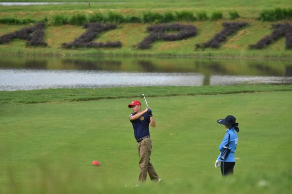 Alpinegolfresort Chiangmai nbsp 2 people people golfing and golf course