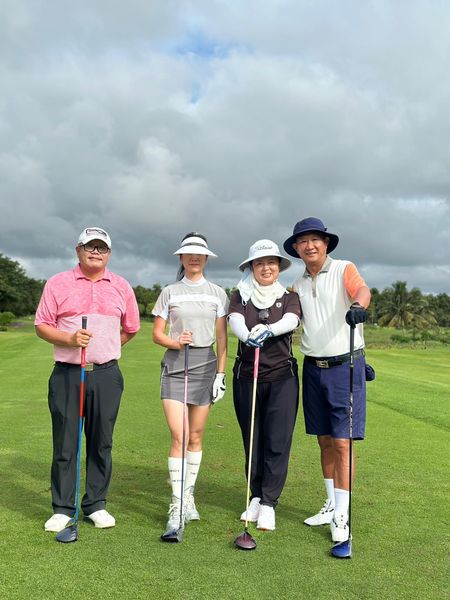 สนามกอล์ฟหริภุญชัย กอล์ฟคลับ nbsp 4 people people golfing and golf course