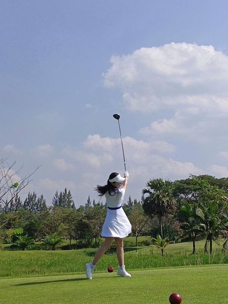 สนามกอล์ฟหริภุญชัย กอล์ฟคลับ nbsp 1 person golfing and golf course