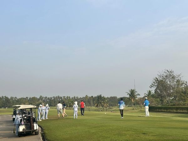 สนามกอล์ฟหริภุญชัย กอล์ฟคลับ nbsp 9 people people golfing golf cart and golf course