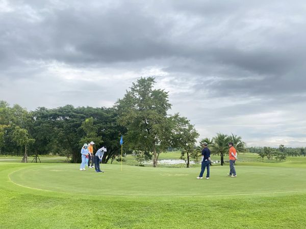 5 people people playing sports golf course and grass