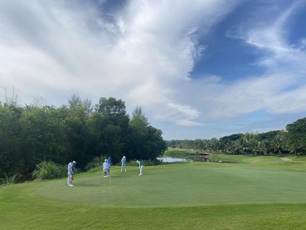 สนามกอล์ฟหริภุญชัย กอล์ฟคลับ 4 people people playing sports grass nature and golf course