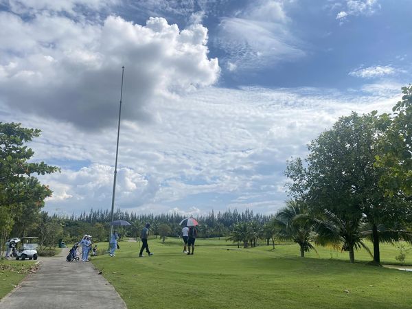 สนามกอล์ฟหริภุญชัย กอล์ฟคลับ 9 people nature and golf course