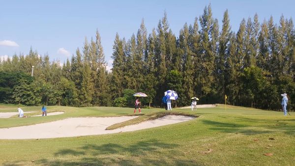 สนามกอล์ฟหริภุญชัย กอล์ฟคลับ 5 people grass golf course and nature