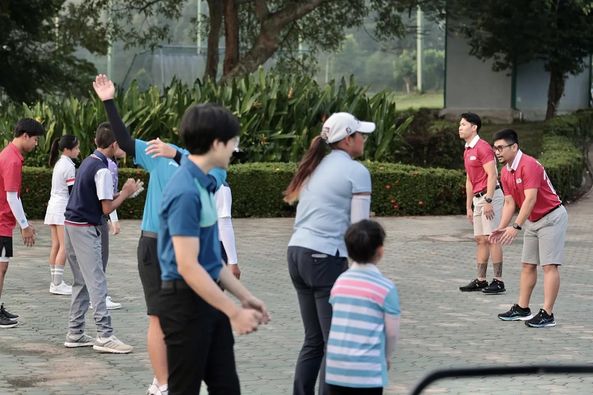 Alpinegolfresort Chiangmai 8 people people walking people standing and outdoors