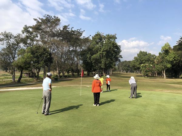 Lanna Golf Club 5 people and grass
