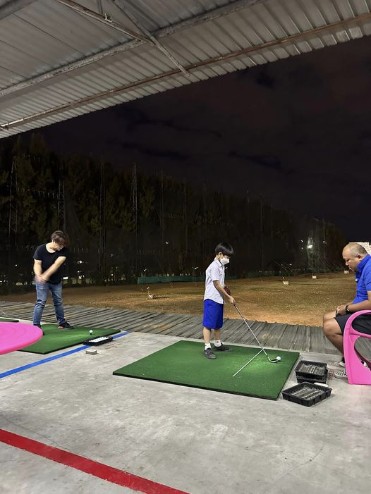 Stardome Golf Club 3 people