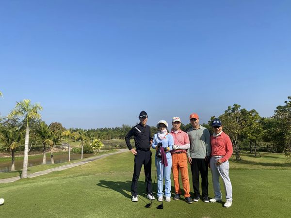 สนามกอล์ฟหริภุญชัย กอล์ฟคลับ 5 people people standing golf course and grass
