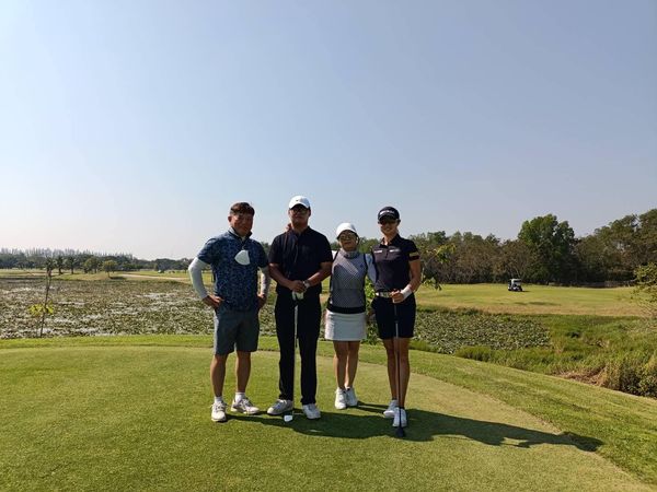 สนามกอล์ฟหริภุญชัย กอล์ฟคลับ 4 people golf course and grass