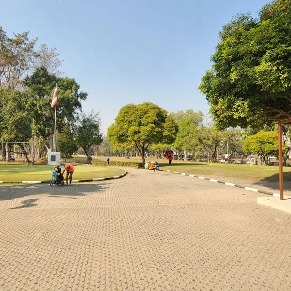 Lanna Golf Club 8 people park and tree