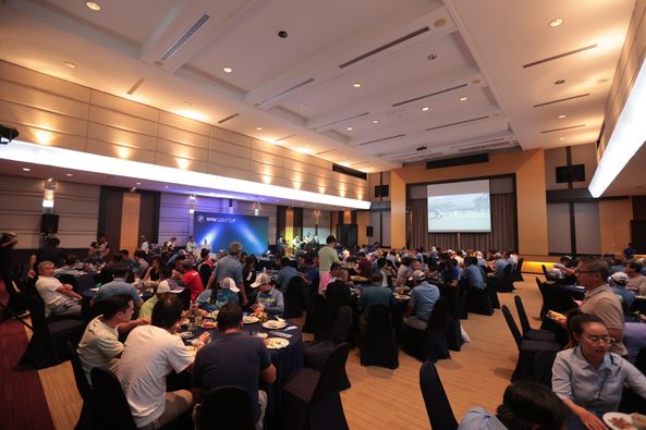 Alpinegolfresort Chiangmai 1 person standing and indoor