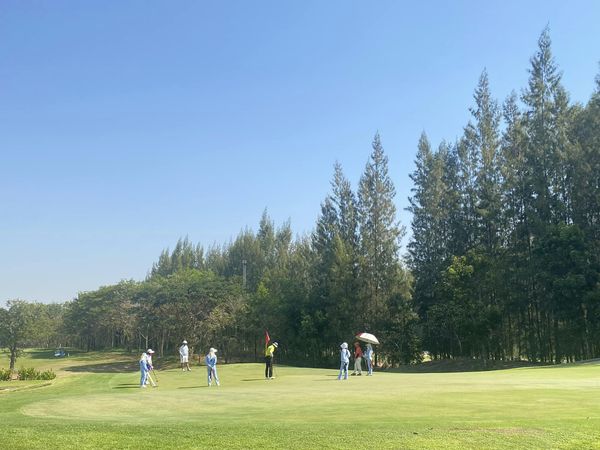 สนามกอล์ฟหริภุญชัย กอล์ฟคลับ 7 people grass and golf course