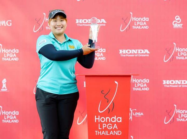 สนามกอล์ฟหริภุญชัย กอล์ฟคลับ 1 person and VIG HOLDA HOI Thepower 10C M Honda LPGA THAILAND Honda LPGA THAILAND ida GA LAND HONDA Power Dreams T LPG THAILA Honda LPGA THAILAND HOND Dre Honda LPGA THAILAND Honda UEA LPGA THAILAND T LPG THAIL