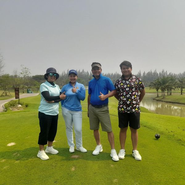 สนามกอล์ฟหริภุญชัย กอล์ฟคลับ 4 people grass and golf course