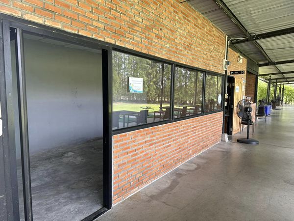 สนามกอล์ฟหริภุญชัย กอล์ฟคลับ brick wall
