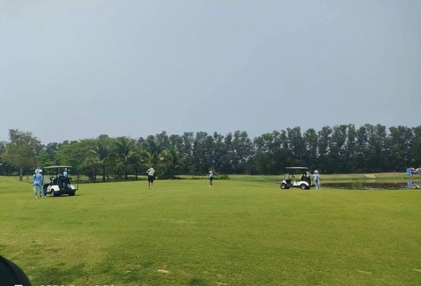 สนามกอล์ฟหริภุญชัย กอล์ฟคลับ 4 people golf course and grass-3