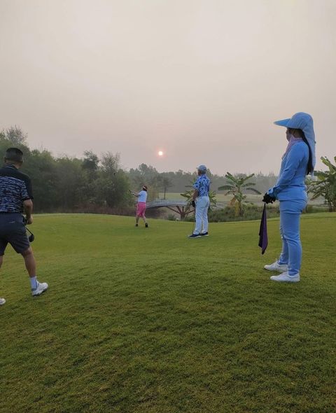 สนามกอล์ฟหริภุญชัย กอล์ฟคลับ 4 people people standing people golfing and grass