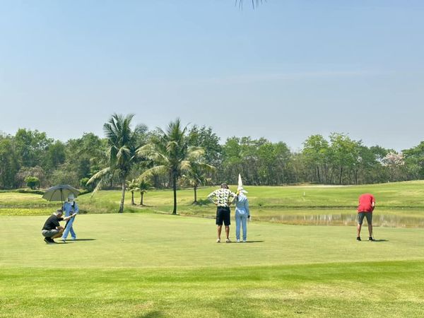 สนามกอล์ฟหริภุญชัย กอล์ฟคลับ 5 people grass and golf course