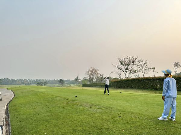 สนามกอล์ฟหริภุญชัย กอล์ฟคลับ 2 people golf course and grass