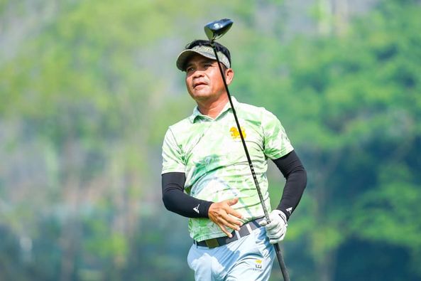 Alpinegolfresort Chiangmai 1 person and outdoors
