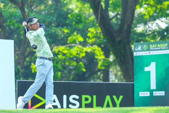 Alpinegolfresort Chiangmai 1 person playing a sport and outdoors