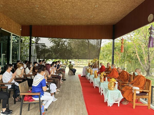 สนามกอล์ฟหริภุญชัย กอล์ฟคลับ 9 people and people standing