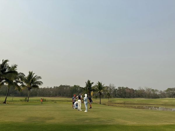 สนามกอล์ฟหริภุญชัย กอล์ฟคลับ 5 people grass and golf course