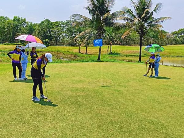 สนามกอล์ฟหริภุญชัย กอล์ฟคลับ 6 people people golfing and golf course
