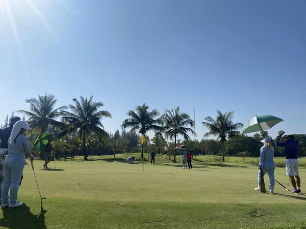 สนามกอล์ฟหริภุญชัย กอล์ฟคลับ 7 people people golfing golf cart and golf course