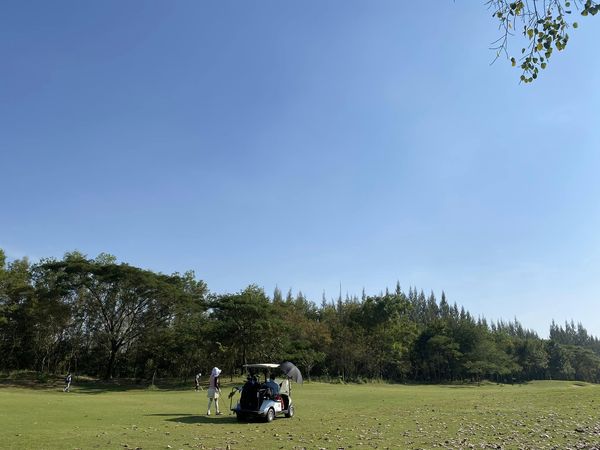 สนามกอล์ฟหริภุญชัย กอล์ฟคลับ 4 people people golfing golf cart and golf course