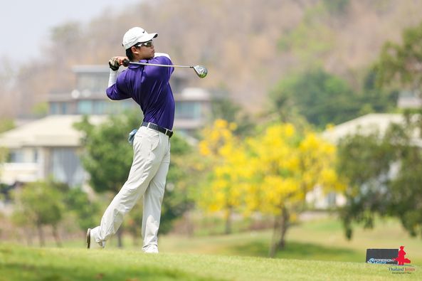 Alpinegolfresort Chiangmai 1 person golfing and golf course-2