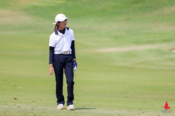 Alpinegolfresort Chiangmai 1 person golfing and golf course-3