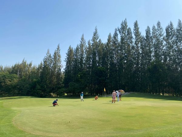สนามกอล์ฟหริภุญชัย กอล์ฟคลับ 6 people people golfing and golf course-3