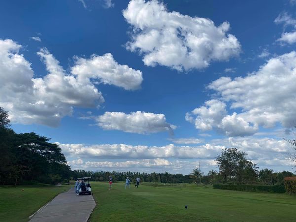 สนามกอล์ฟหริภุญชัย กอล์ฟคลับ 3 people people golfing golf cart and golf course