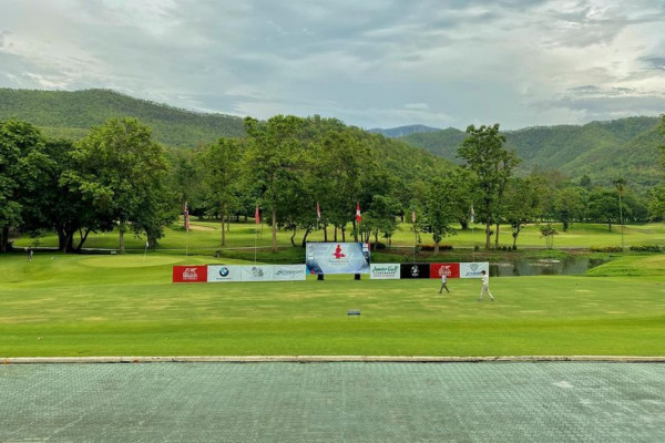 Alpinegolfresort Chiangmai 1 person golfing golf course and text