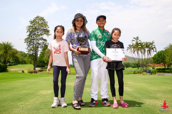 Alpinegolfresort Chiangmai 4 people people golfing golf course and CERTIFICATE