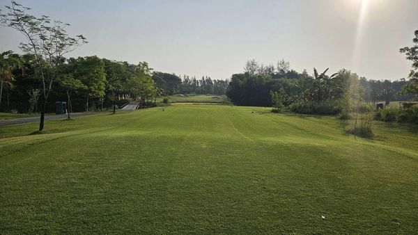 สนามกอล์ฟหริภุญชัย กอล์ฟคลับ golf golf cart grass and golf course
