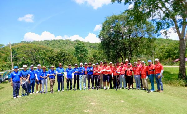 Panoramagolfclub 8 people and people golfing